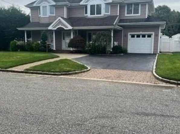 100 Exeter Road, Massapequa, NY 11758