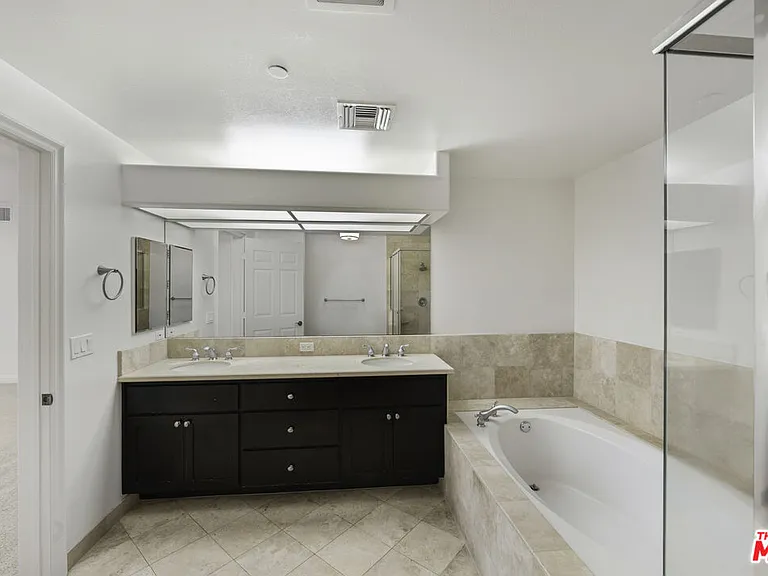 1820 Benecia Ave #402 — Photo 67