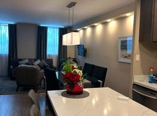 4 Lisa St #103, Brampton, ON L6T 4B6