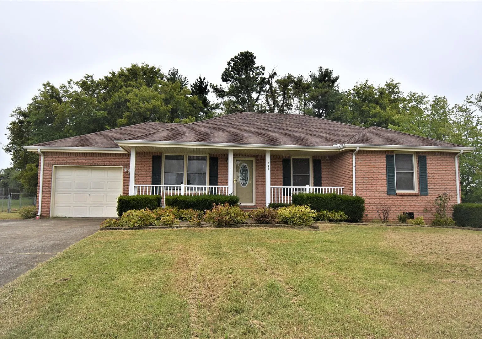 3 Bedroom Pet Friendly Home For Rent Near Dover Crossing! — Photo 2