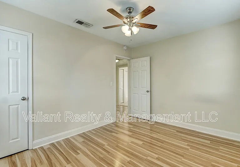 2358 Herschel St #3 — Photo 15