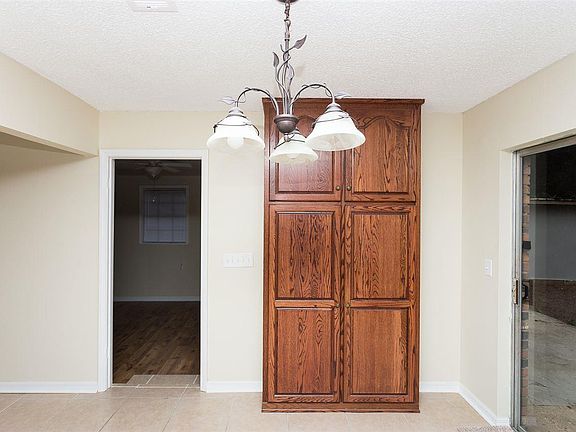 5th image of 8669 Faye Ave