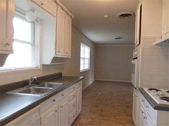 3rd image of 212 Dupont Cir