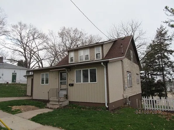 318 W 4th St, Monticello, IA 52310