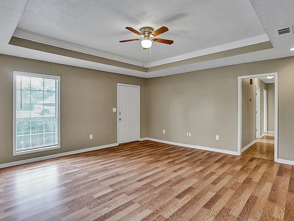 3rd image of 122 Holmar Dr