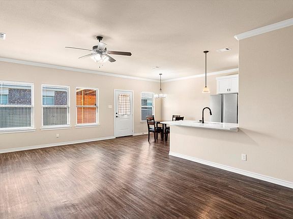 3rd image of 301 Hoover Dr