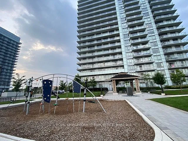 Mills Square C — Photo 2