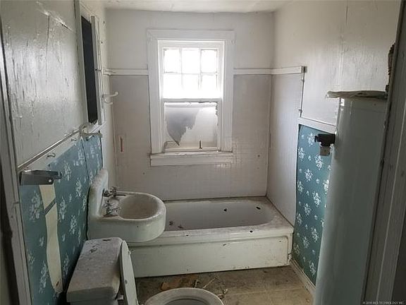 5th image of 1814 N Quincy Ave
