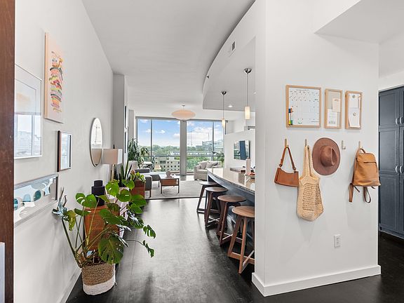 4th image of 900 20th Ave S APT 906