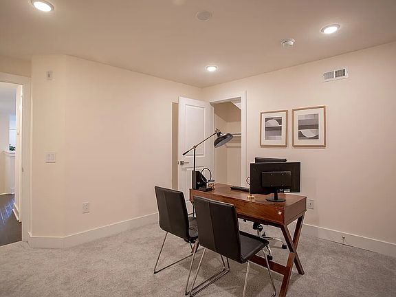 3rd image of 2604 Emerald St #1