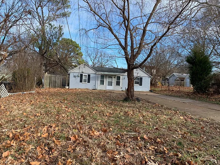 7636 Elton St — Photo 2