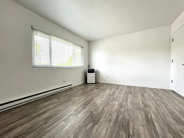 J3 Apartments — Photo 30