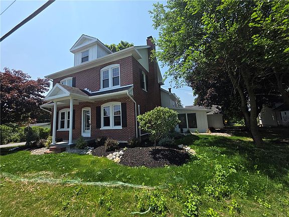 2nd image of 601 Cherry Hill Rd