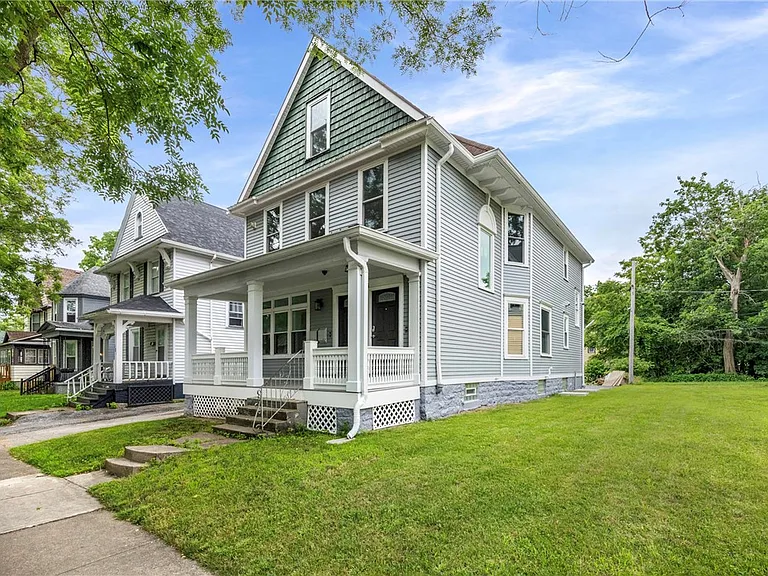 185 Columbia Ave — Photo 2