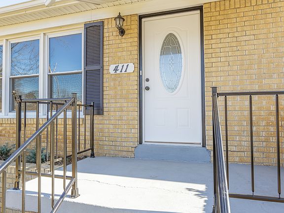 3rd image of 411 Curtis Dr SE