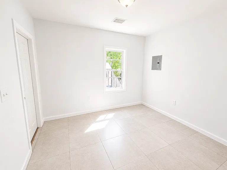 37 Seymour Ave — Photo 12