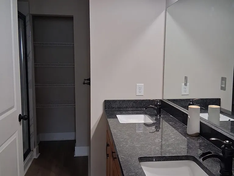 251 Nancy St #B — Photo 11