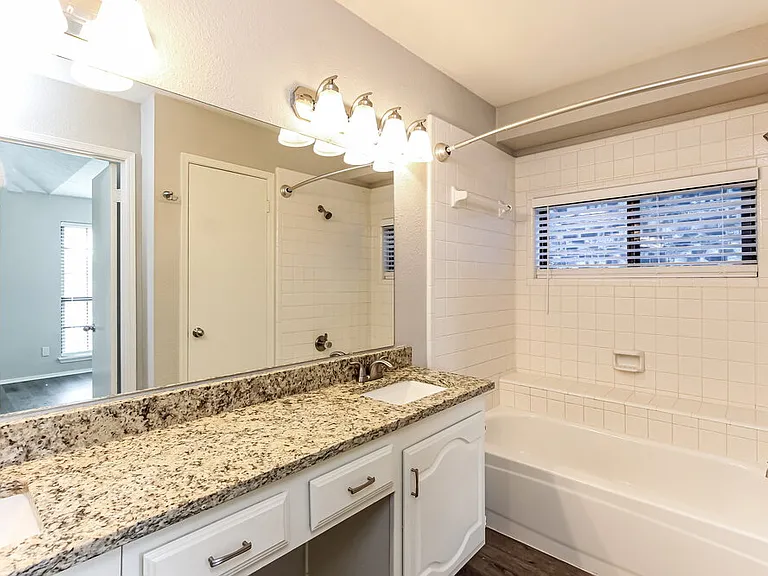 1435 Colborne Dr — Photo 12