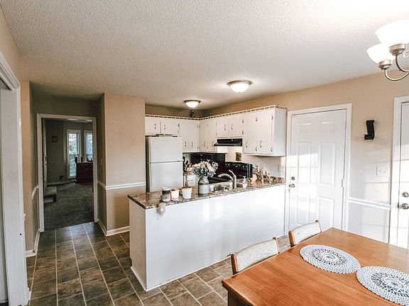 5th image of 1203 Dandelion Ct
