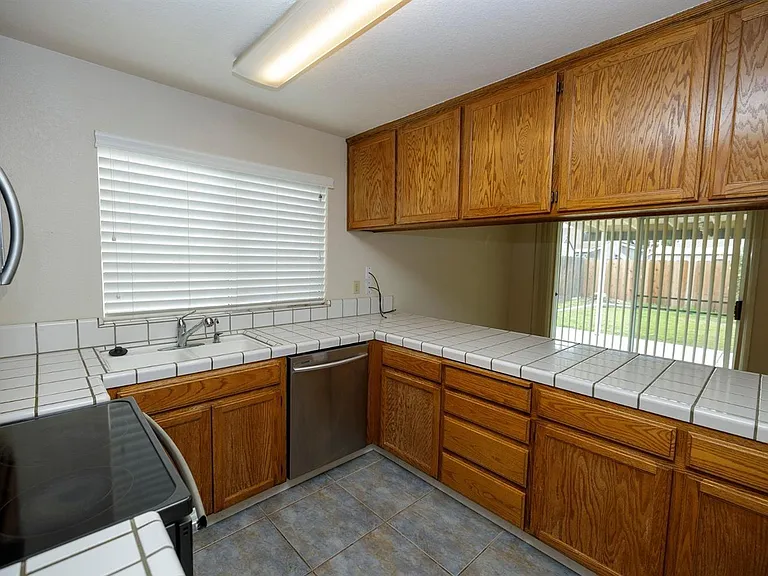 2112 Goldstone Way — Photo 28