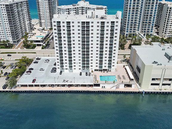3rd image of 3000 S Ocean Dr APT 1106