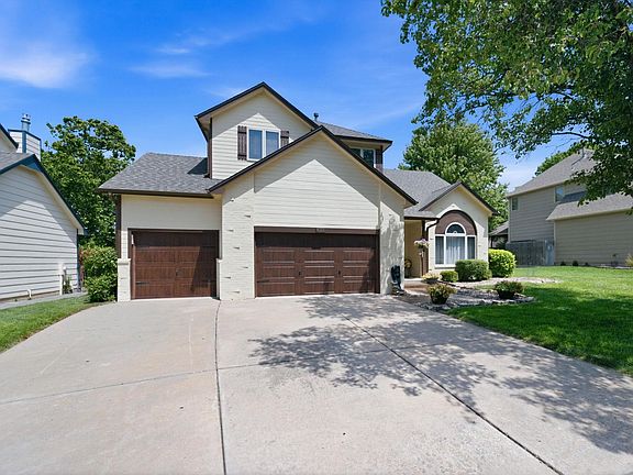 2nd image of 422 N Jaax Ct