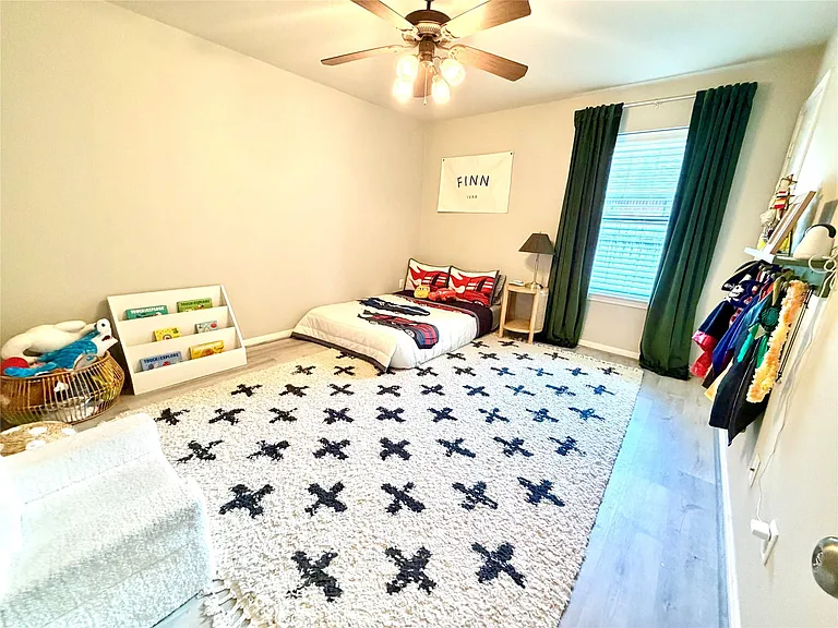 301 Friends Knoll Ln — Photo 14