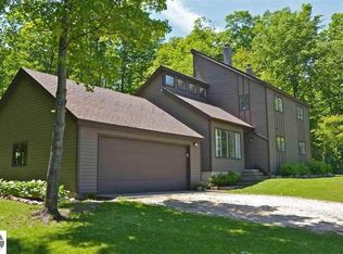 9100 E Duck Lake Rd, Suttons Bay, MI 49682