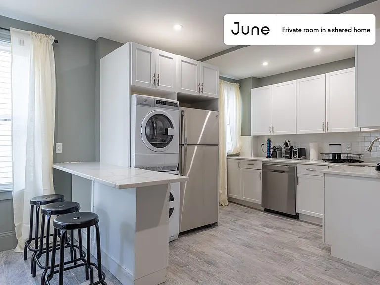 35 Newport St #B — Photo 3