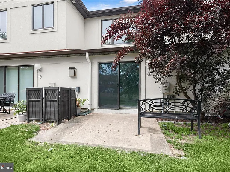 45 Queen Neva Ct #B — Photo 16