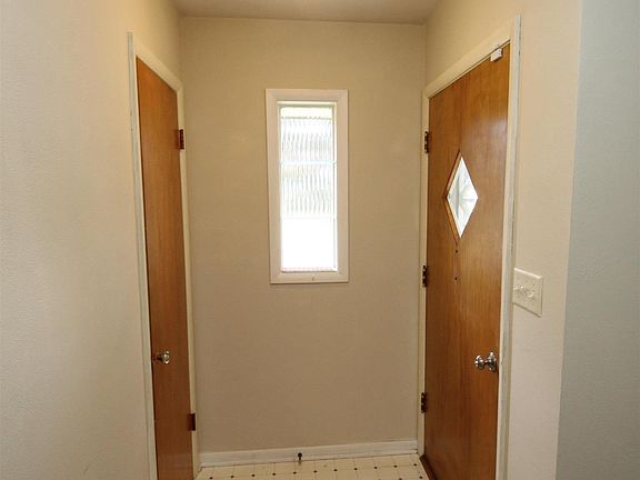4th image of 3913 N Grand Blvd