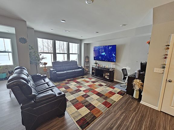 4th image of 577 Watercress Dr