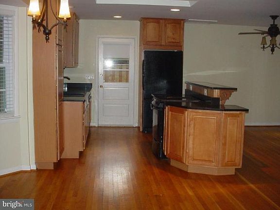 4th image of 5001 Red Fox Dr