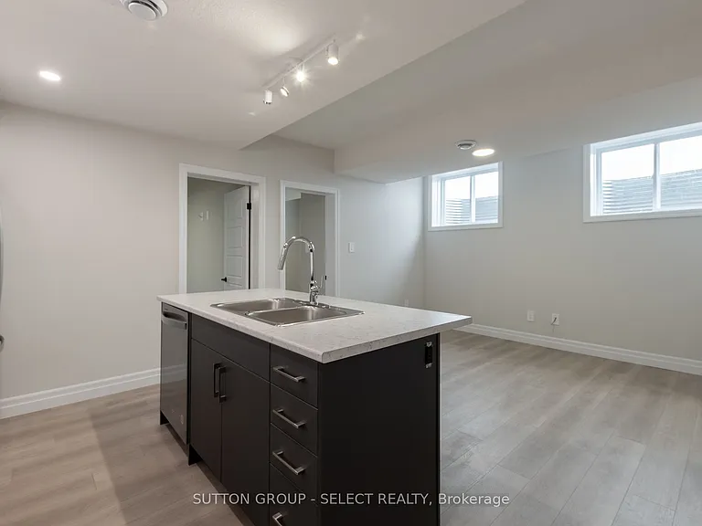 6437 Heathwoods Ave — Photo 8