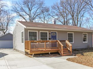 380 Hickory Dr, Crystal Lake, IL 60014