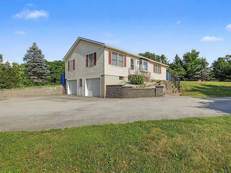 318 Cornwall Hill Rd — Photo 32