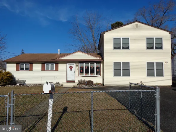 20 Mac Knight Dr, Pine Hill, NJ 08021