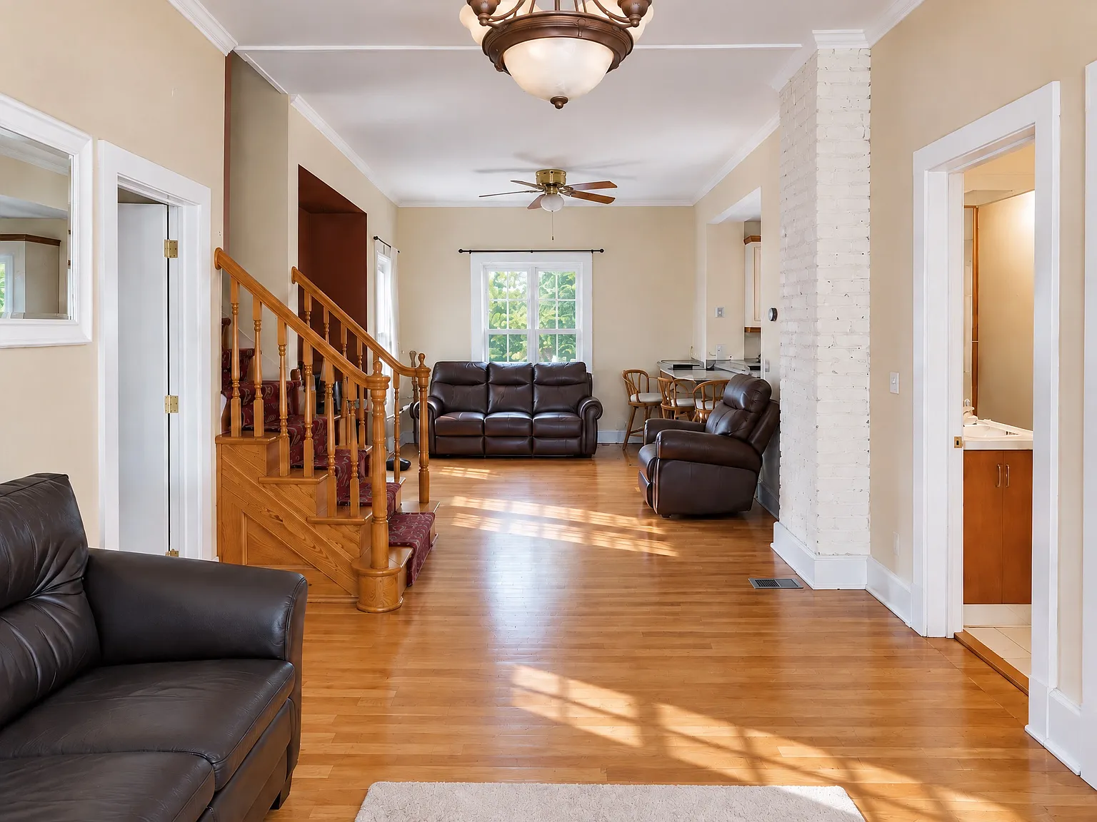 27 Oak St — Photo 2