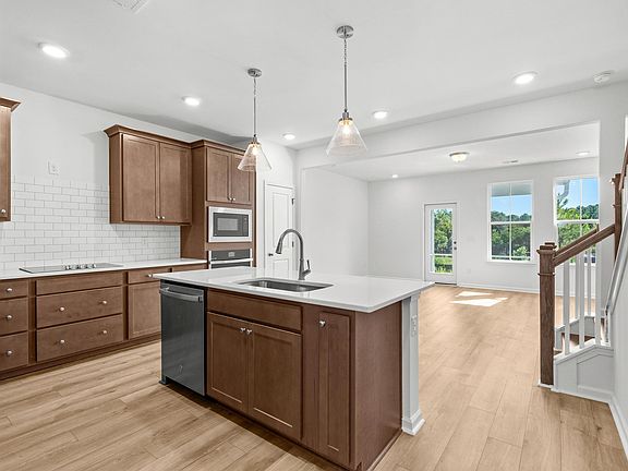 4th image of 716 Bolder Way #12