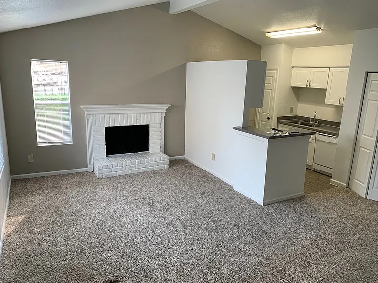 Emerald Cove Apartments — Photo 151