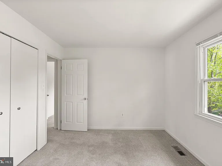 8902 Huxley Ct — Photo 38