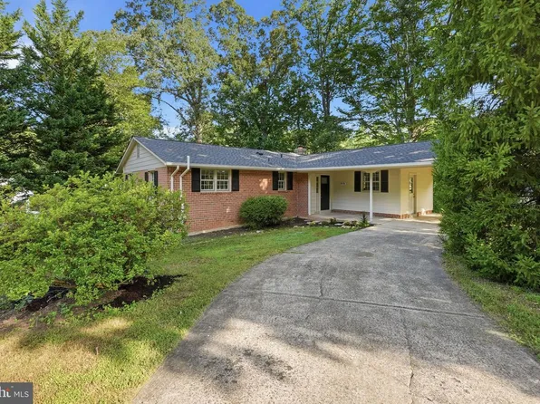 10196 Bessmer Ln, Fairfax, VA 22032