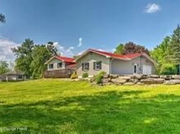 5 Primrose Ln, East Stroudsburg, PA 18302