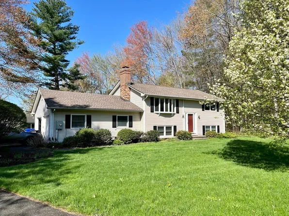56 Hunters Hill Cir, Amherst, MA 01002