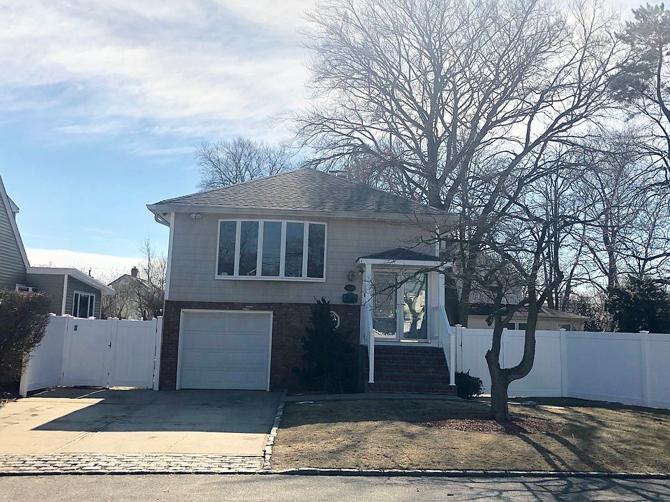 1st image of 10 Dubois Rd