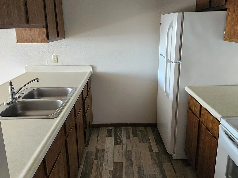1413 E Rushmore Dr #5 — Photo 2