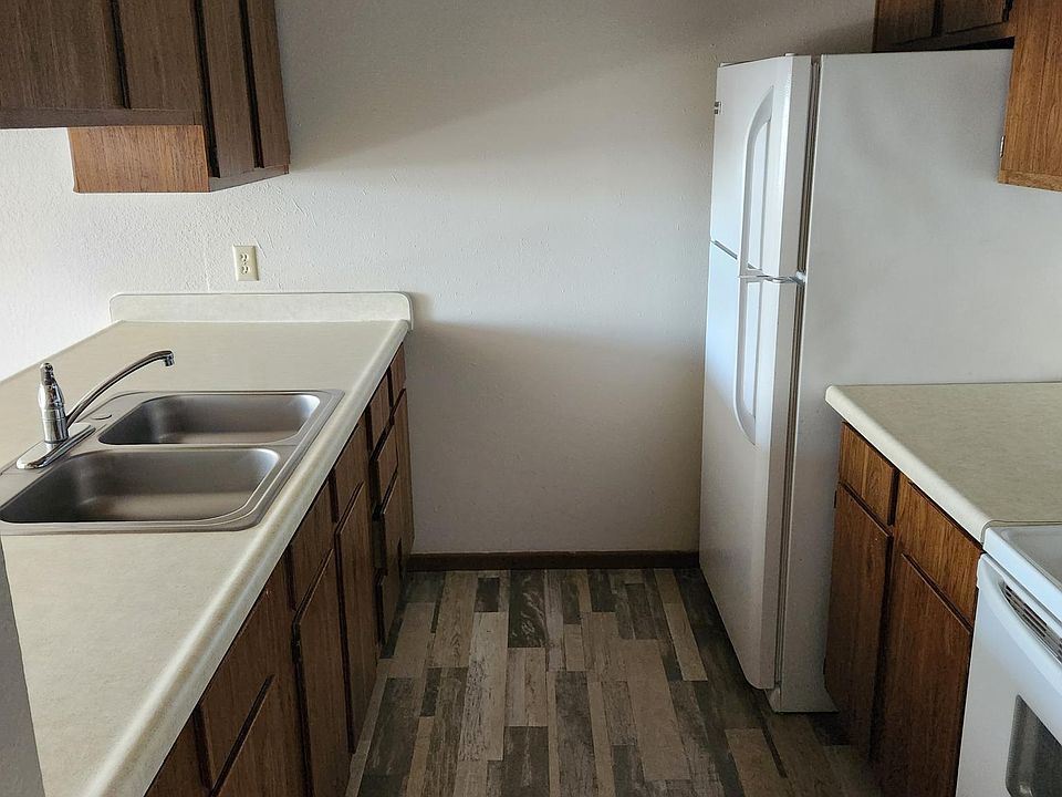 2nd image of 1413 E Rushmore Dr APT 5