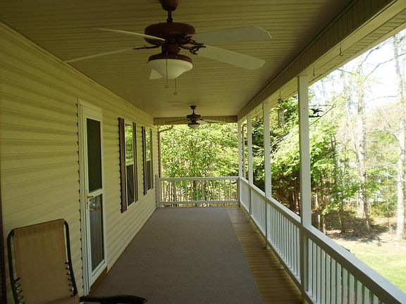 111 Castle Cir 012