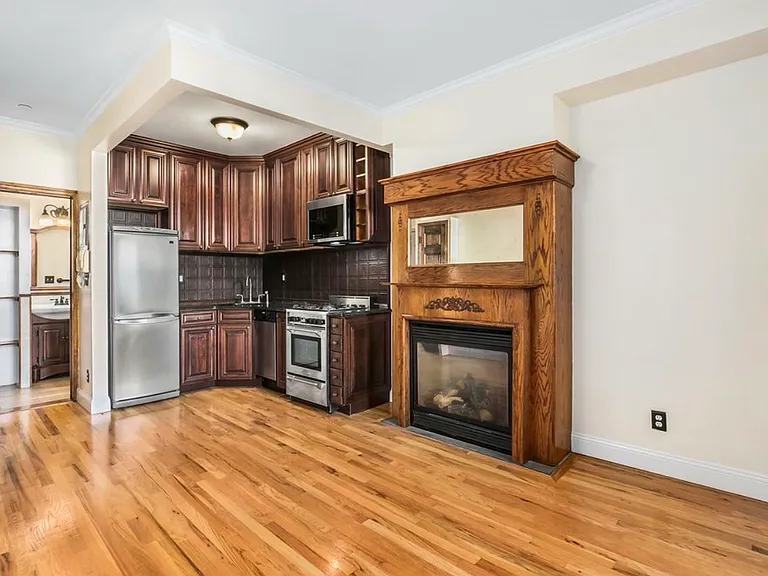 235 W 137th St #2R — Photo 3