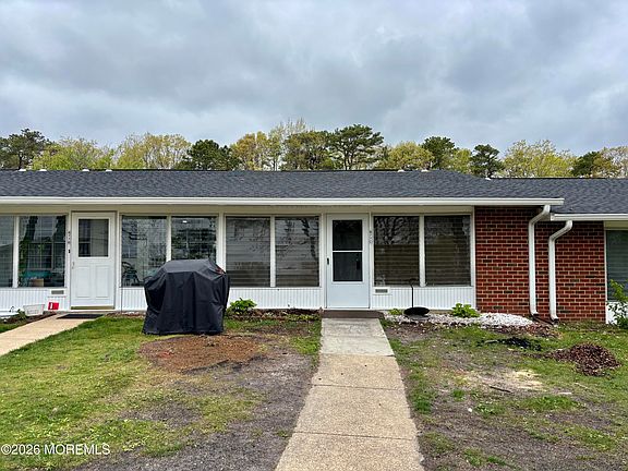 2nd image of 877C Balmoral Court